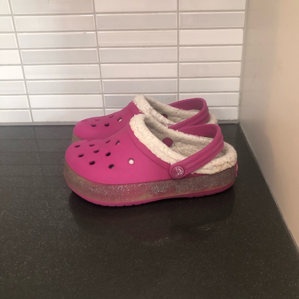Crocs pink lined youth shoes